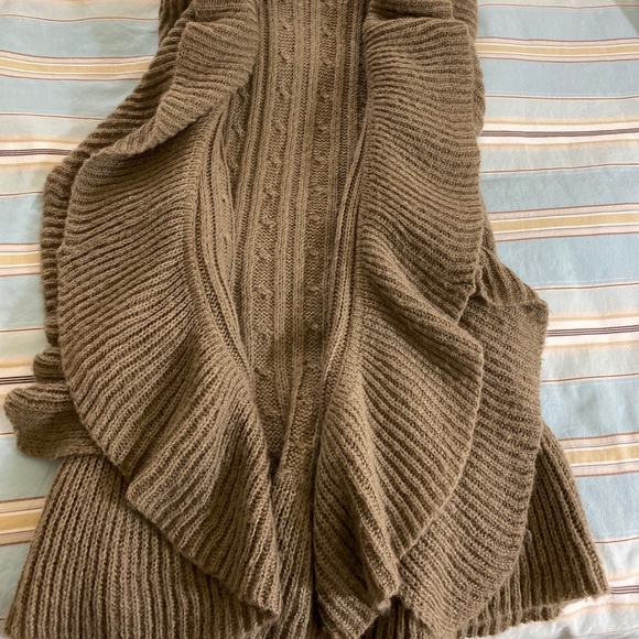 Open Ruffled Cardigan sweater - Picture 2 of 4